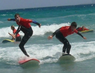 haciendo surf